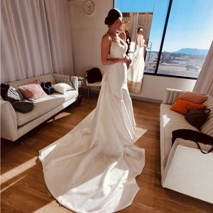 Essence of Australia D3404 Wedding Dress